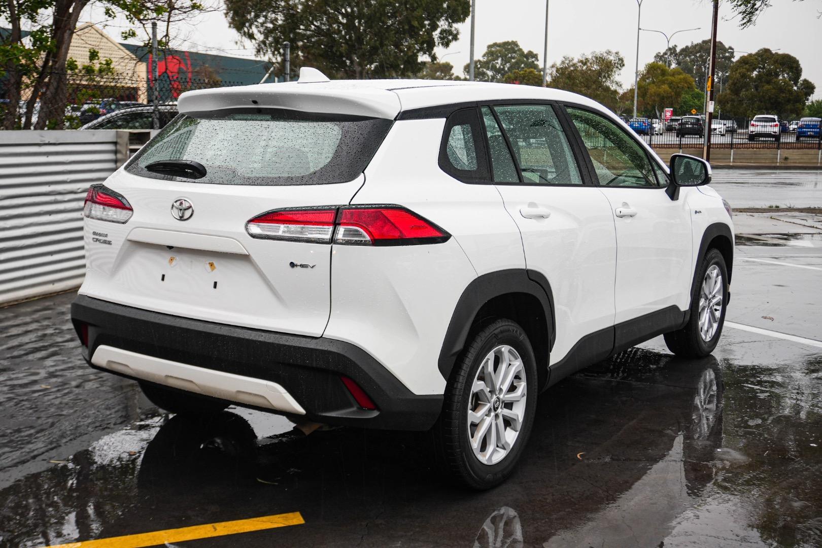 2025 Toyota Corolla Cross GX in White