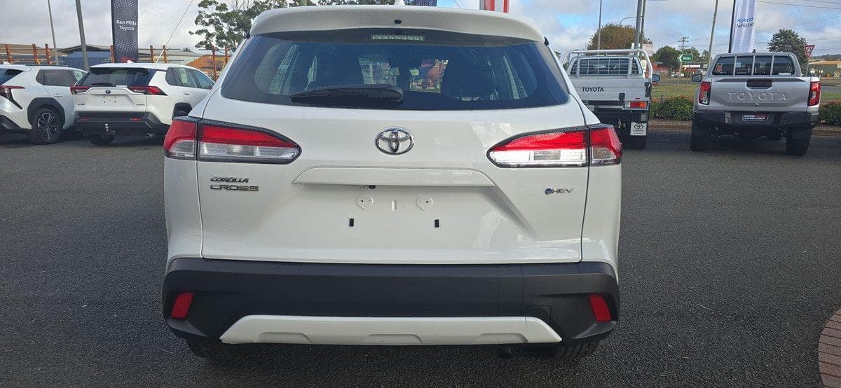 2025 Toyota Corolla Cross GX in White