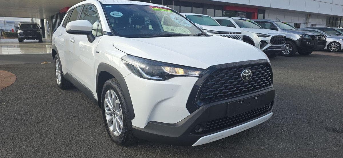 2025 Toyota Corolla Cross GX in White