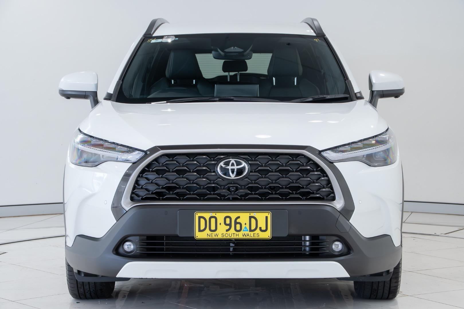 2025 Toyota Corolla Cross GXL in White