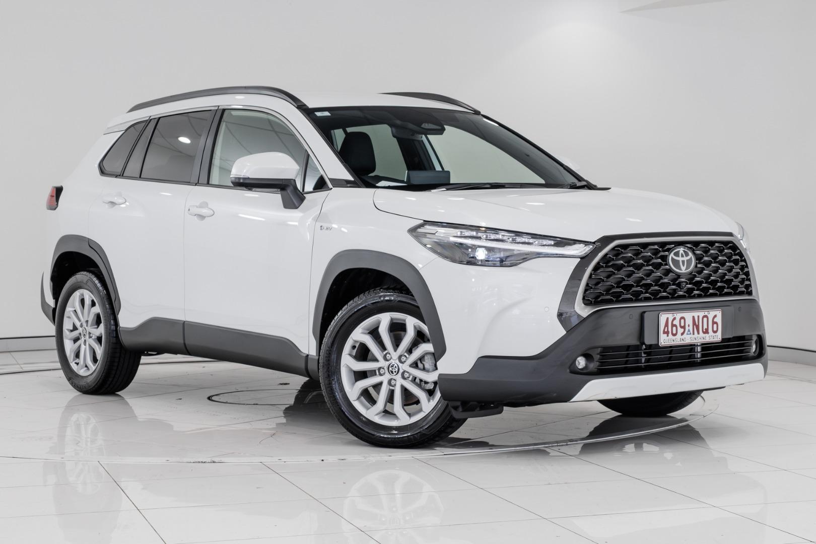 2025 Toyota Corolla Cross GXL in White