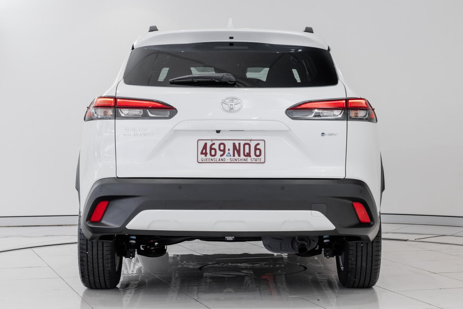 2025 Toyota Corolla Cross GXL in White