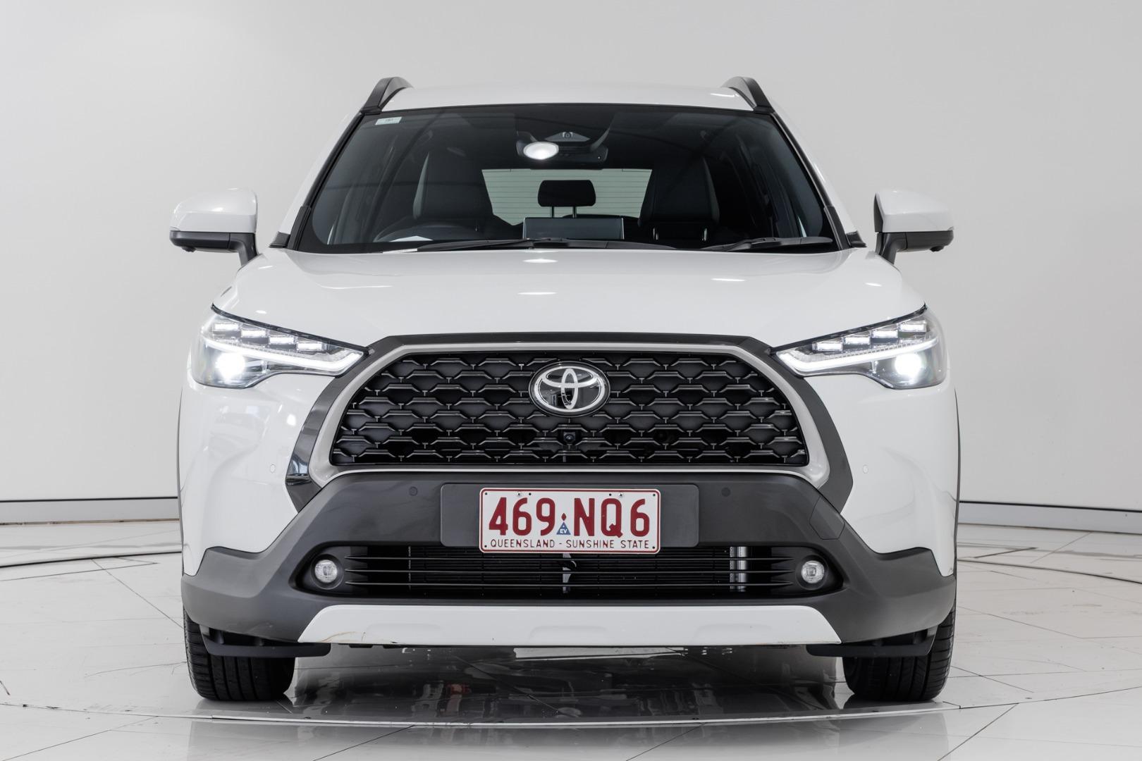 2025 Toyota Corolla Cross GXL in White