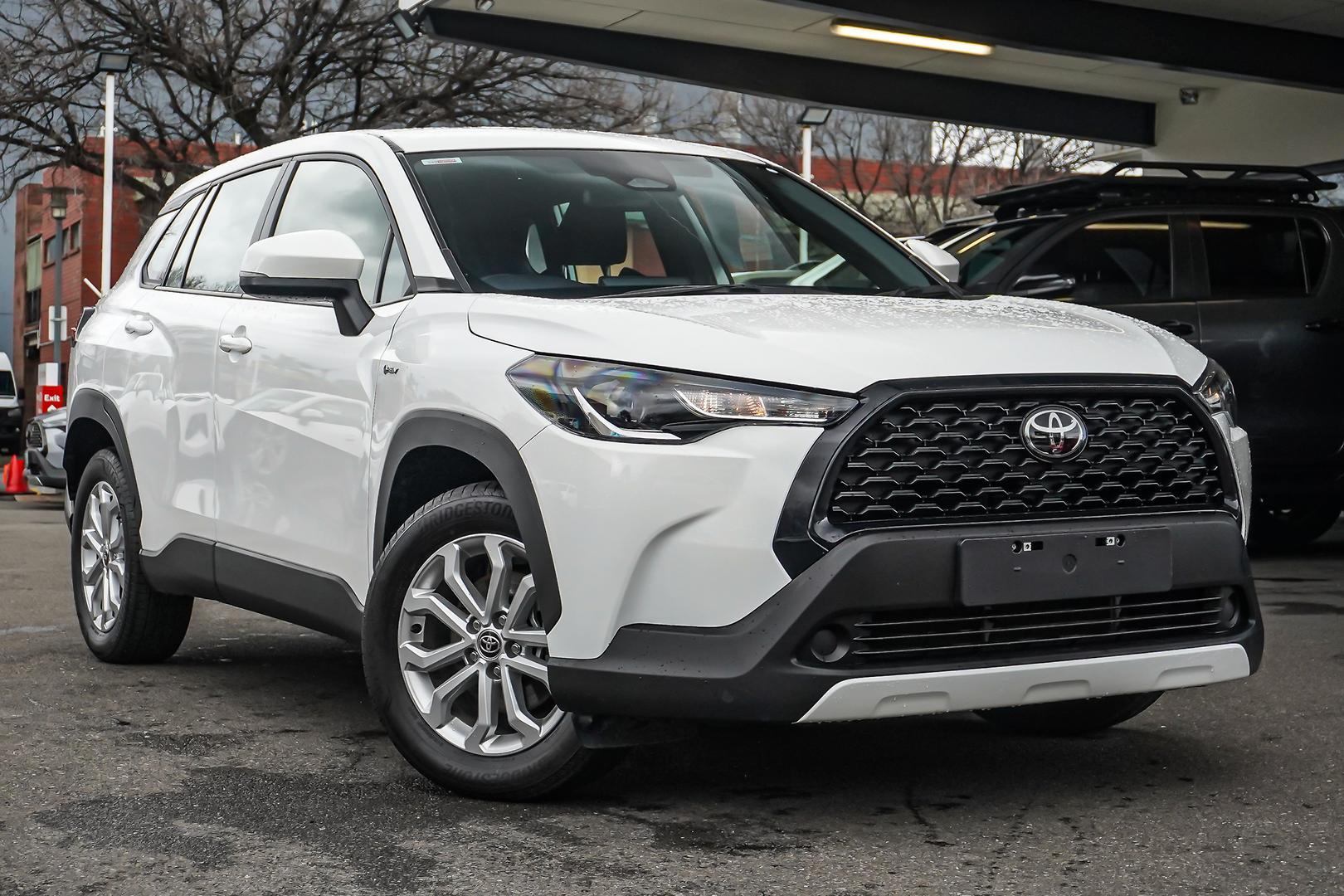 2025 Toyota Corolla Cross GX in White
