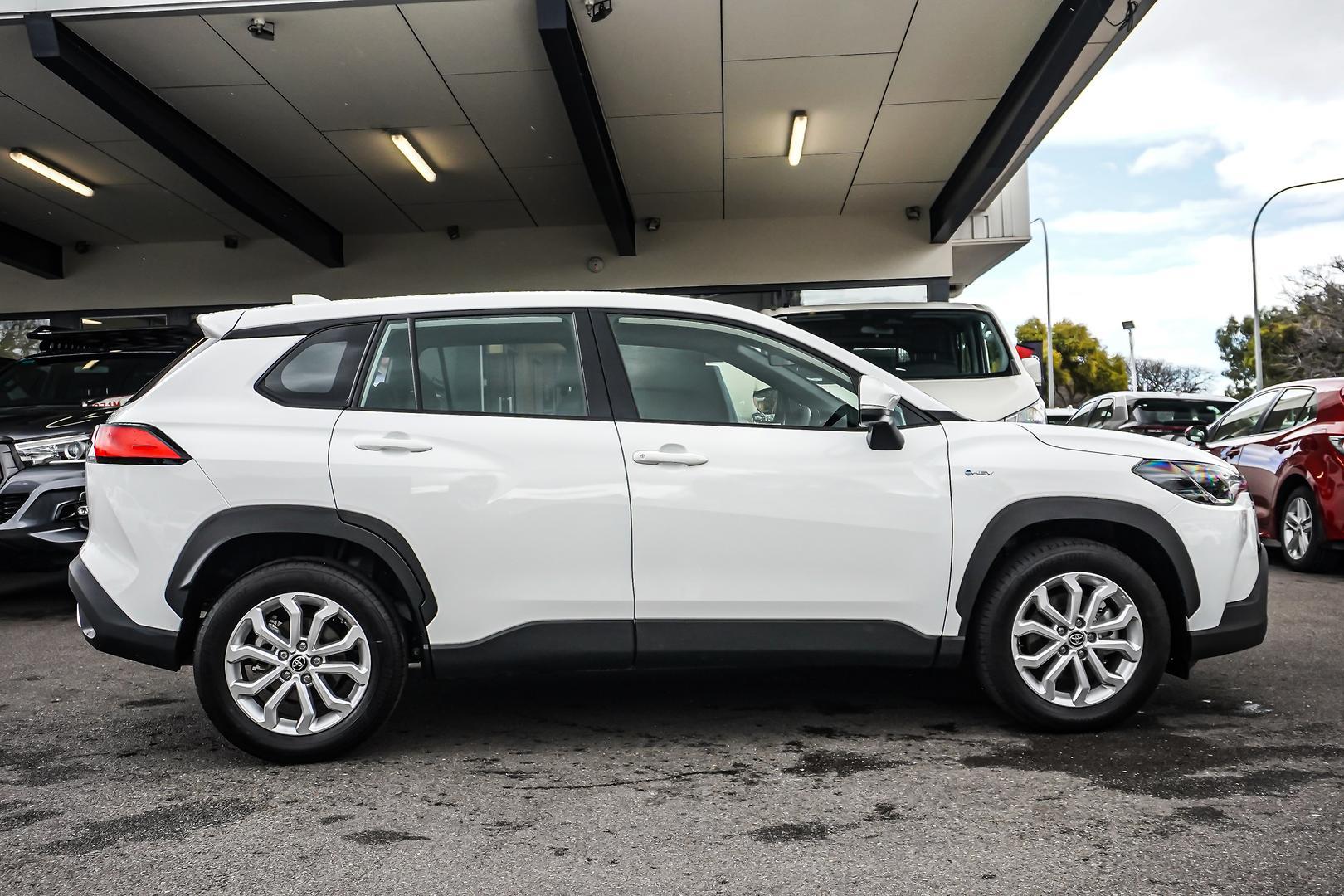 2025 Toyota Corolla Cross GX in White