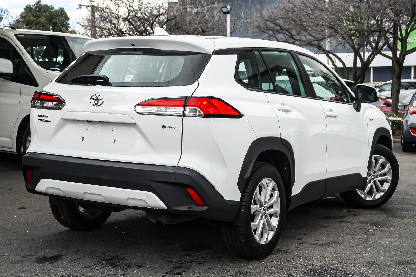 2025 Toyota Corolla Cross GX in White