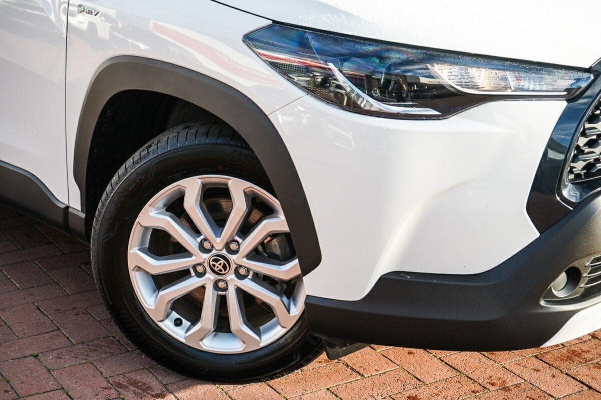 2025 Toyota Corolla Cross GX in White