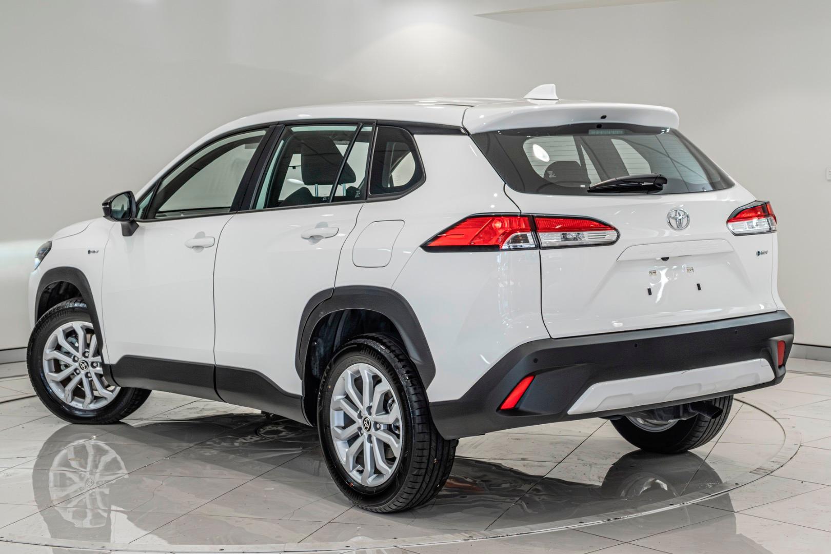 2025 Toyota Corolla Cross GX in White