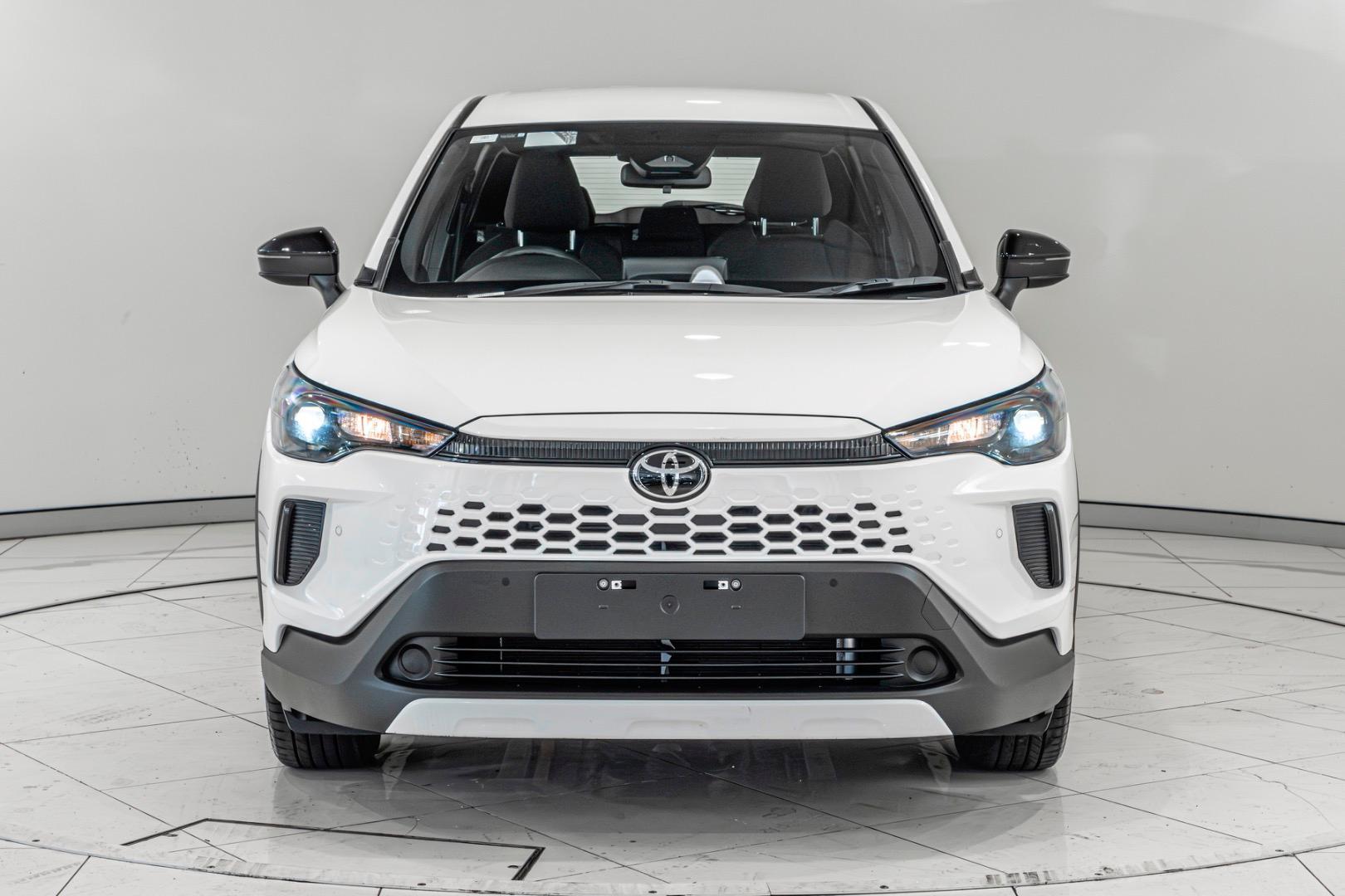 2025 Toyota Corolla Cross GX in White