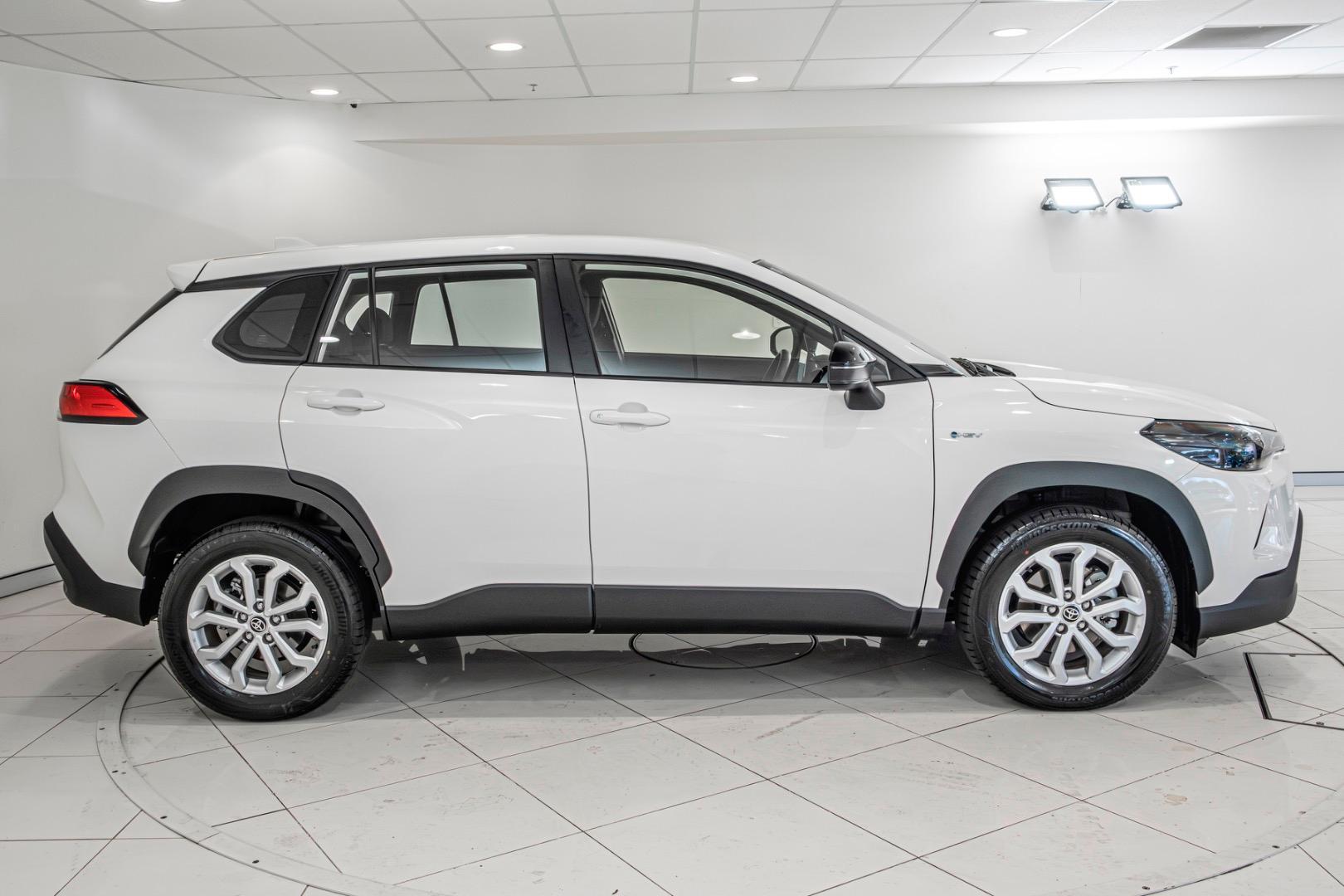 2025 Toyota Corolla Cross GX in White