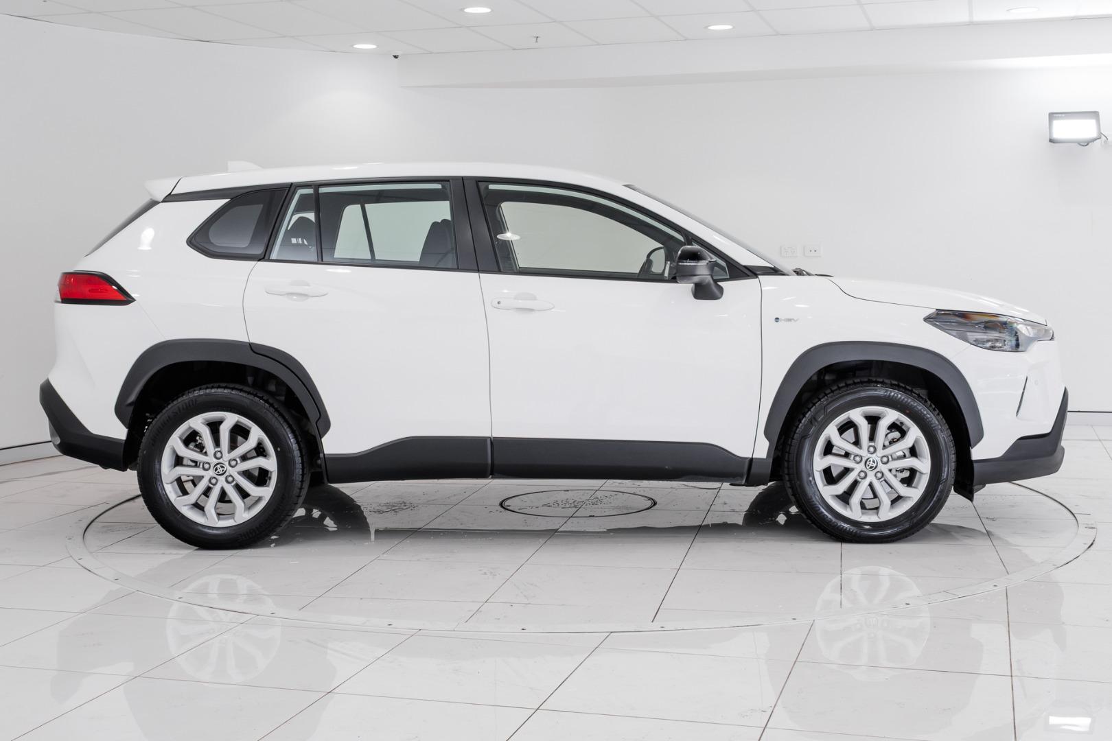 2025 Toyota Corolla Cross GX in White