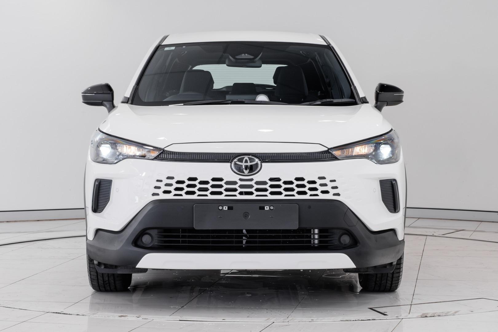 2025 Toyota Corolla Cross GX in White