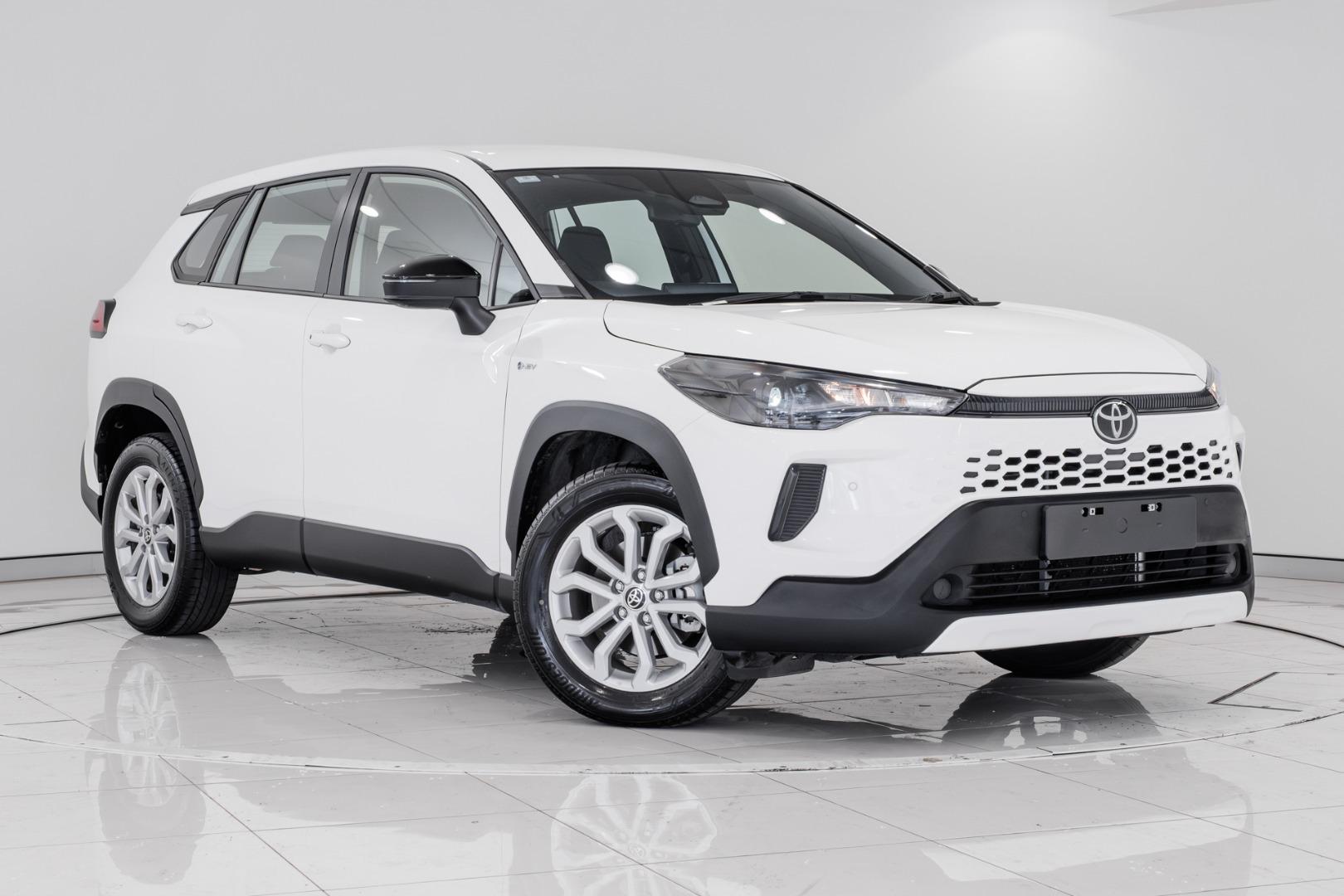 2025 Toyota Corolla Cross GX in White