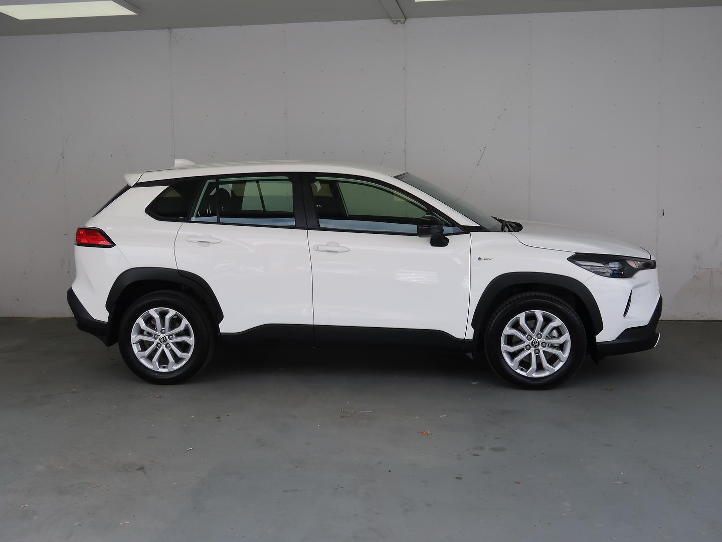2025 Toyota Corolla Cross GX in White