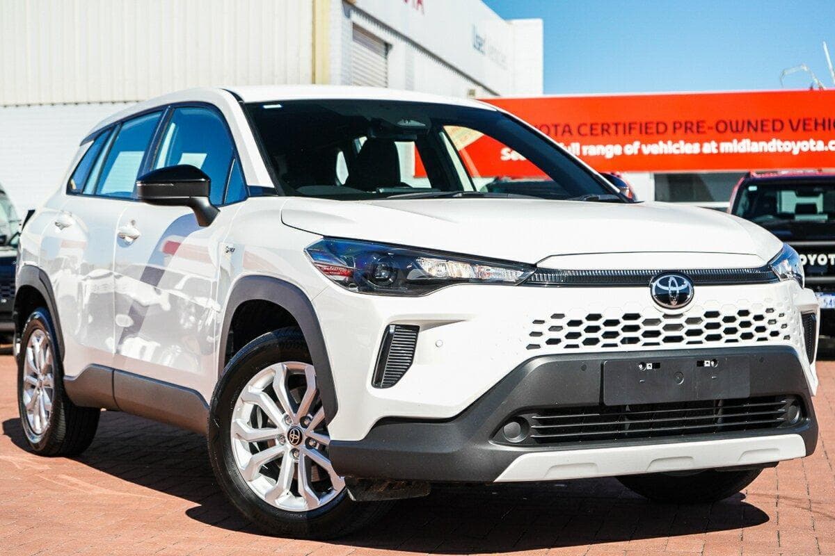 2025 Toyota Corolla Cross GX in White
