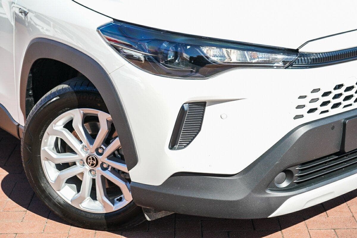 2025 Toyota Corolla Cross GX in White