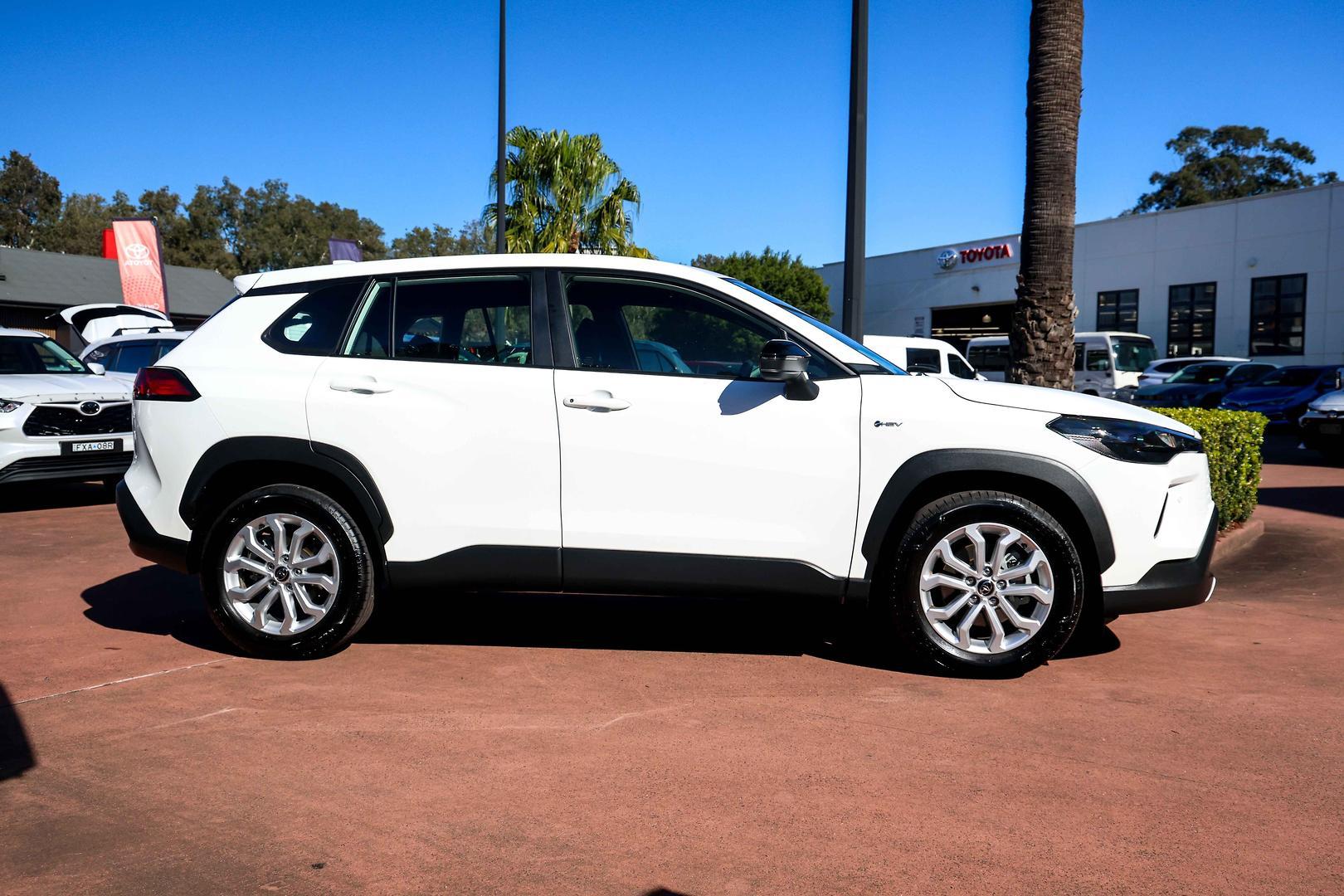 2025 Toyota Corolla Cross GX in White