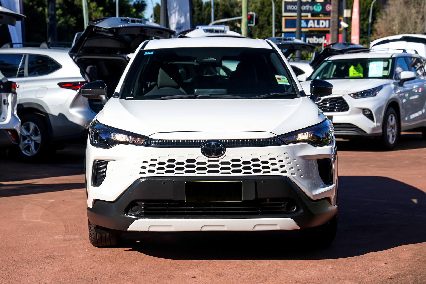 2025 Toyota Corolla Cross GX in White
