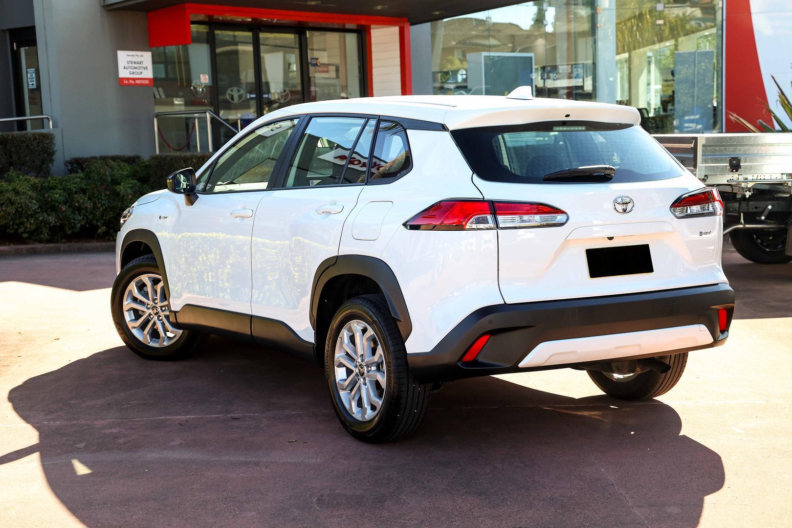 2025 Toyota Corolla Cross GX in White