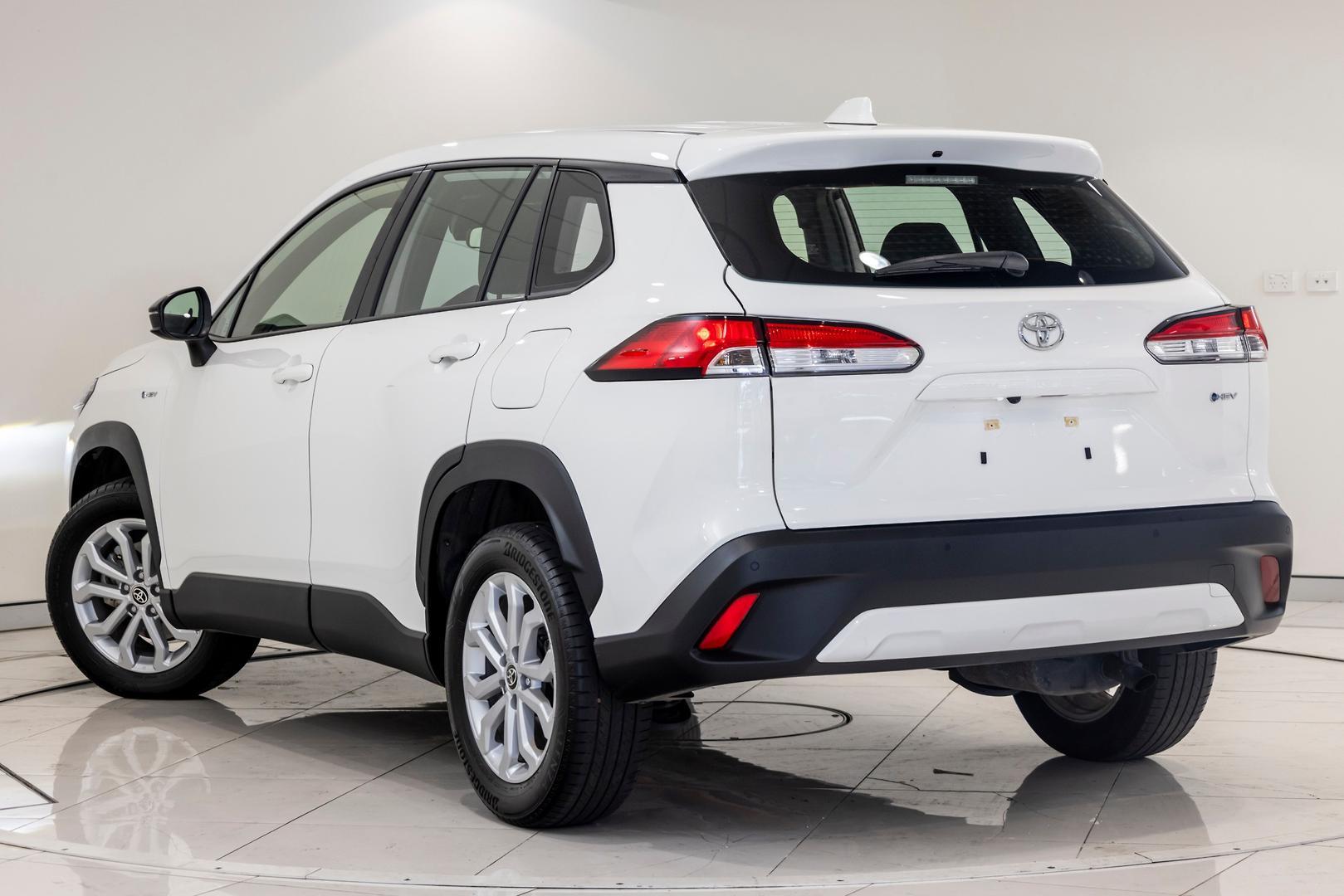 2025 Toyota Corolla Cross GX in White
