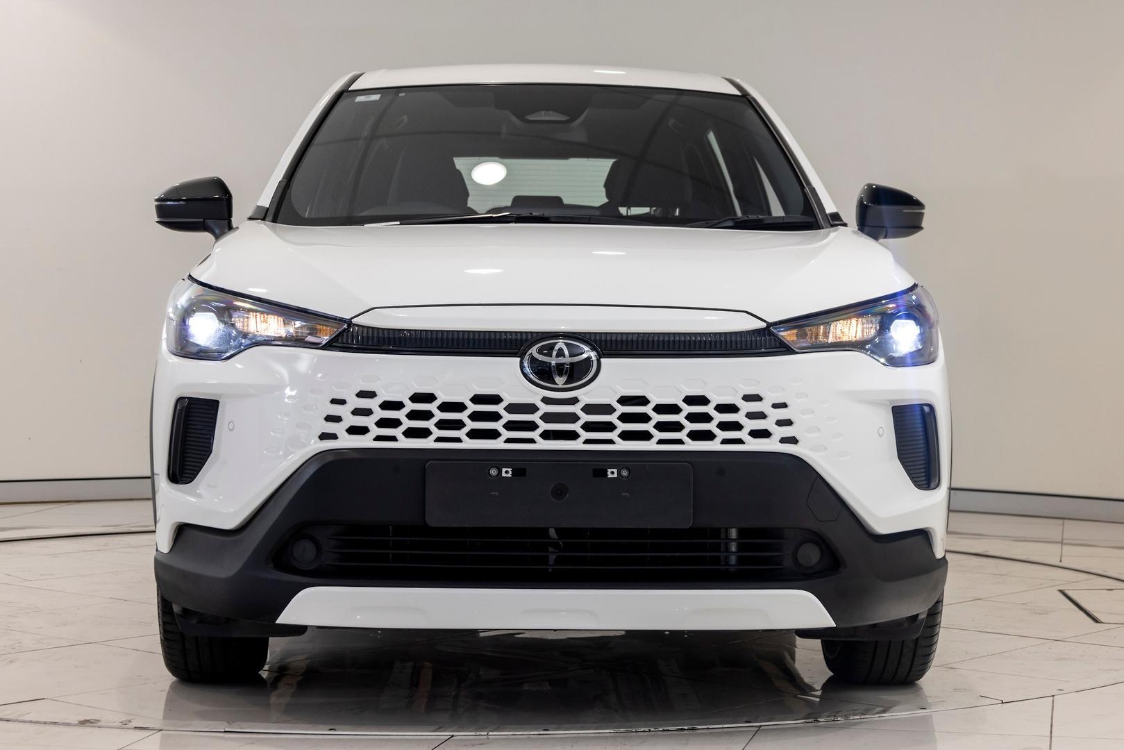 2025 Toyota Corolla Cross GX in White