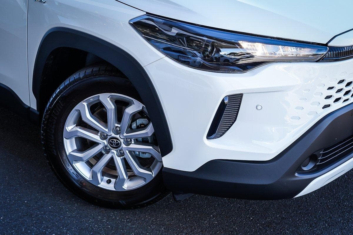 2025 Toyota Corolla Cross GX in White