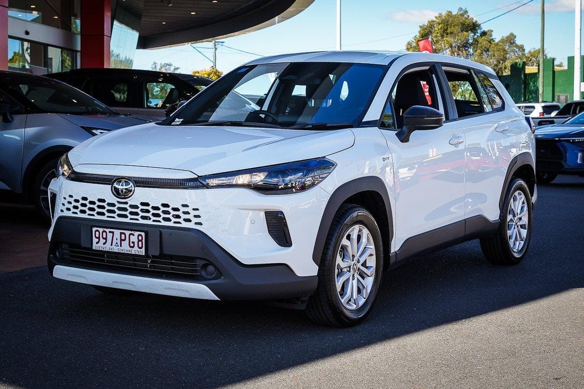 2025 Toyota Corolla Cross GX in White