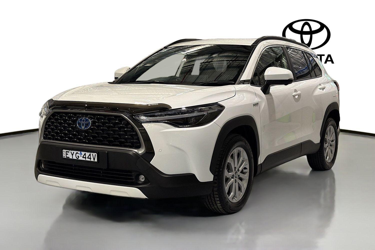 2022 Toyota Corolla Cross GXL in White