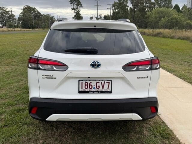 2023 Toyota Corolla Cross GXL in White
