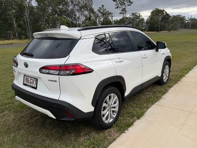 2023 Toyota Corolla Cross GXL in White
