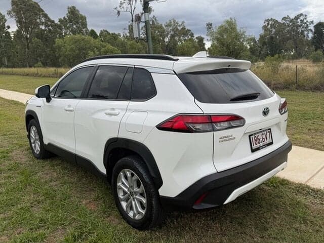 2023 Toyota Corolla Cross GXL in White