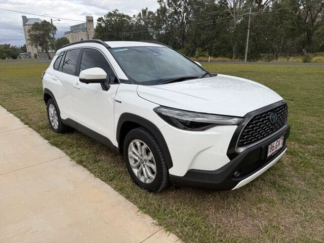 2023 Toyota Corolla Cross GXL in White