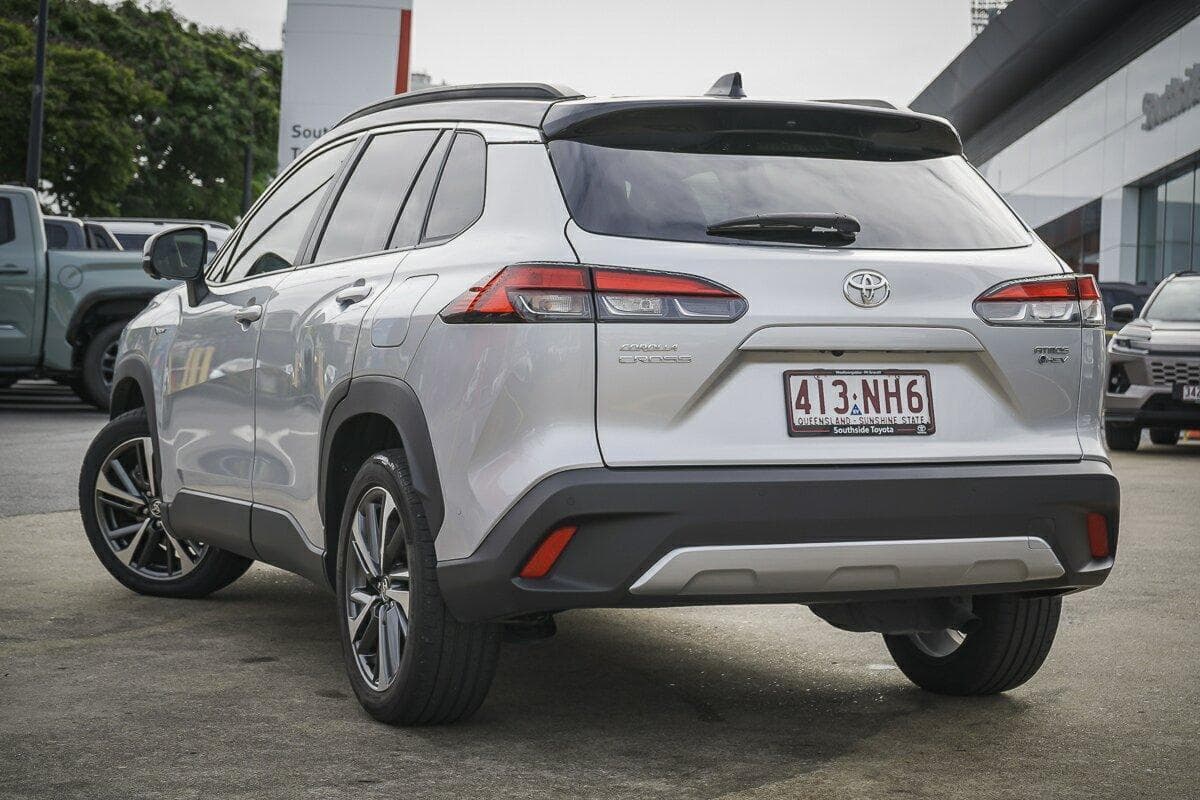 2024 Toyota Corolla Cross Atmos 2WD in Two Tone Silver