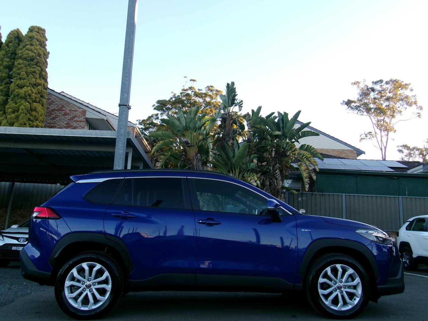 2024 Toyota Corolla Cross GXL in Blue
