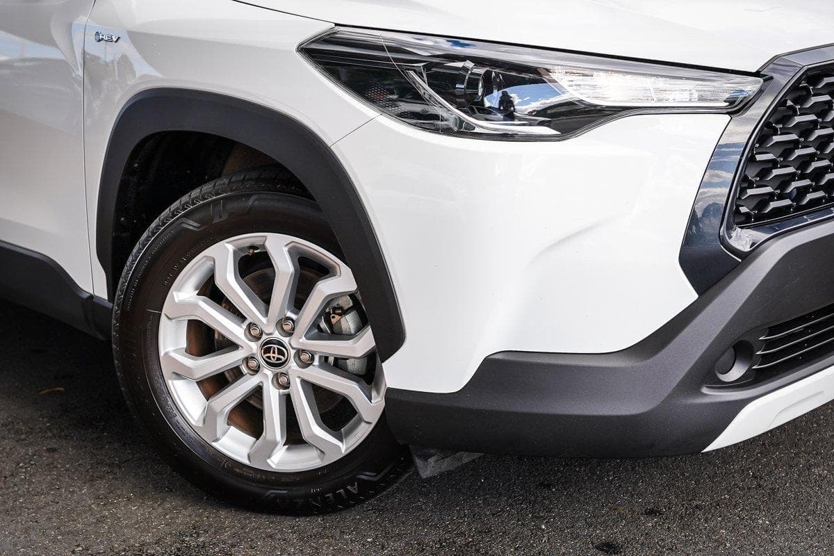 2025 Toyota Corolla Cross GX in White