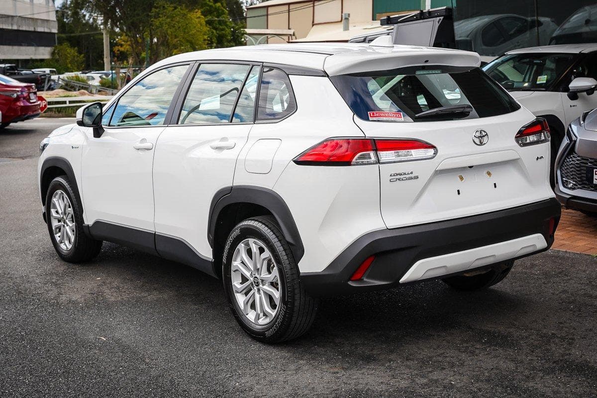 2025 Toyota Corolla Cross GX in White