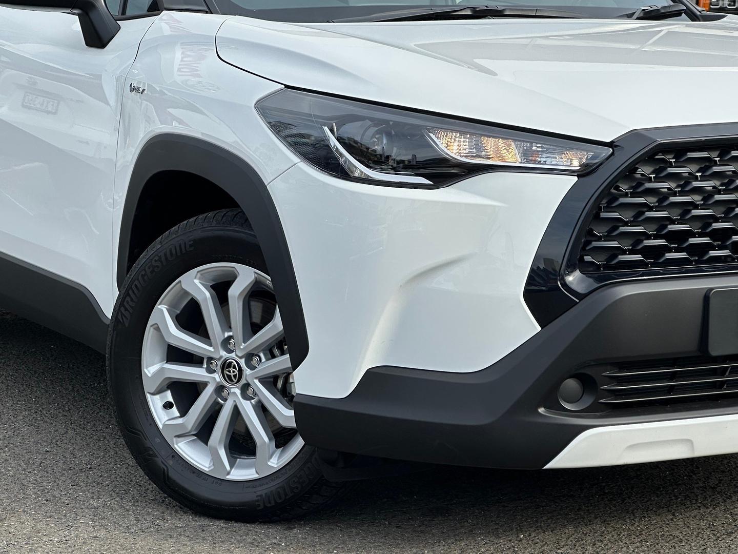 2025 Toyota Corolla Cross GX in White