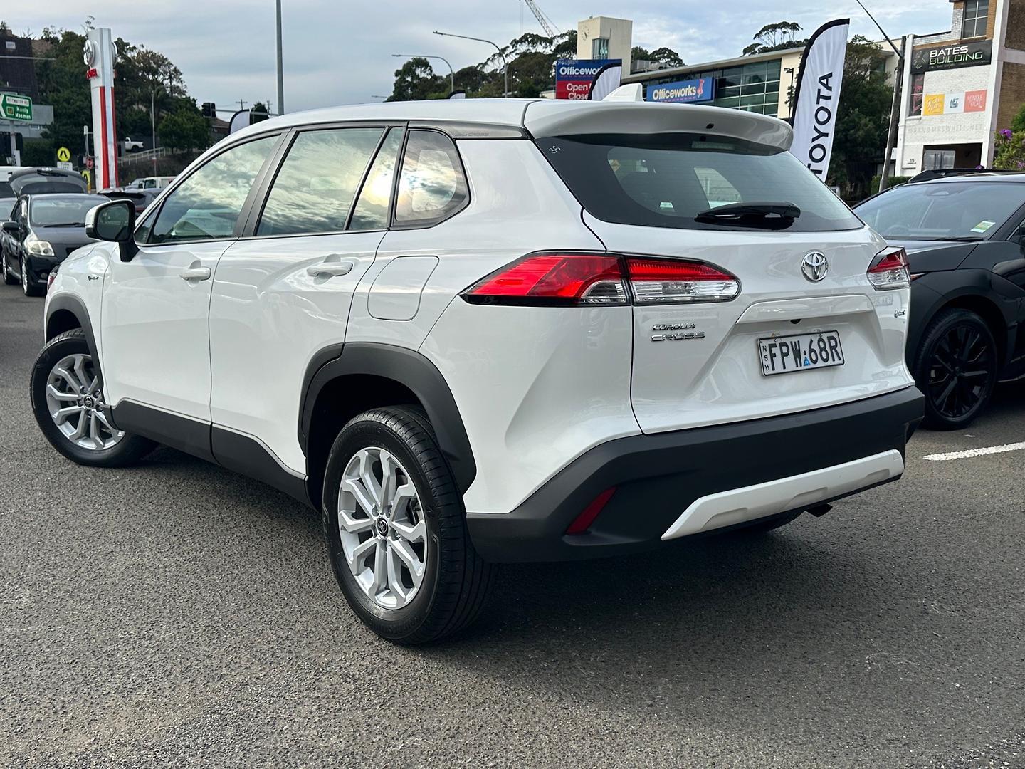 2025 Toyota Corolla Cross GX in White