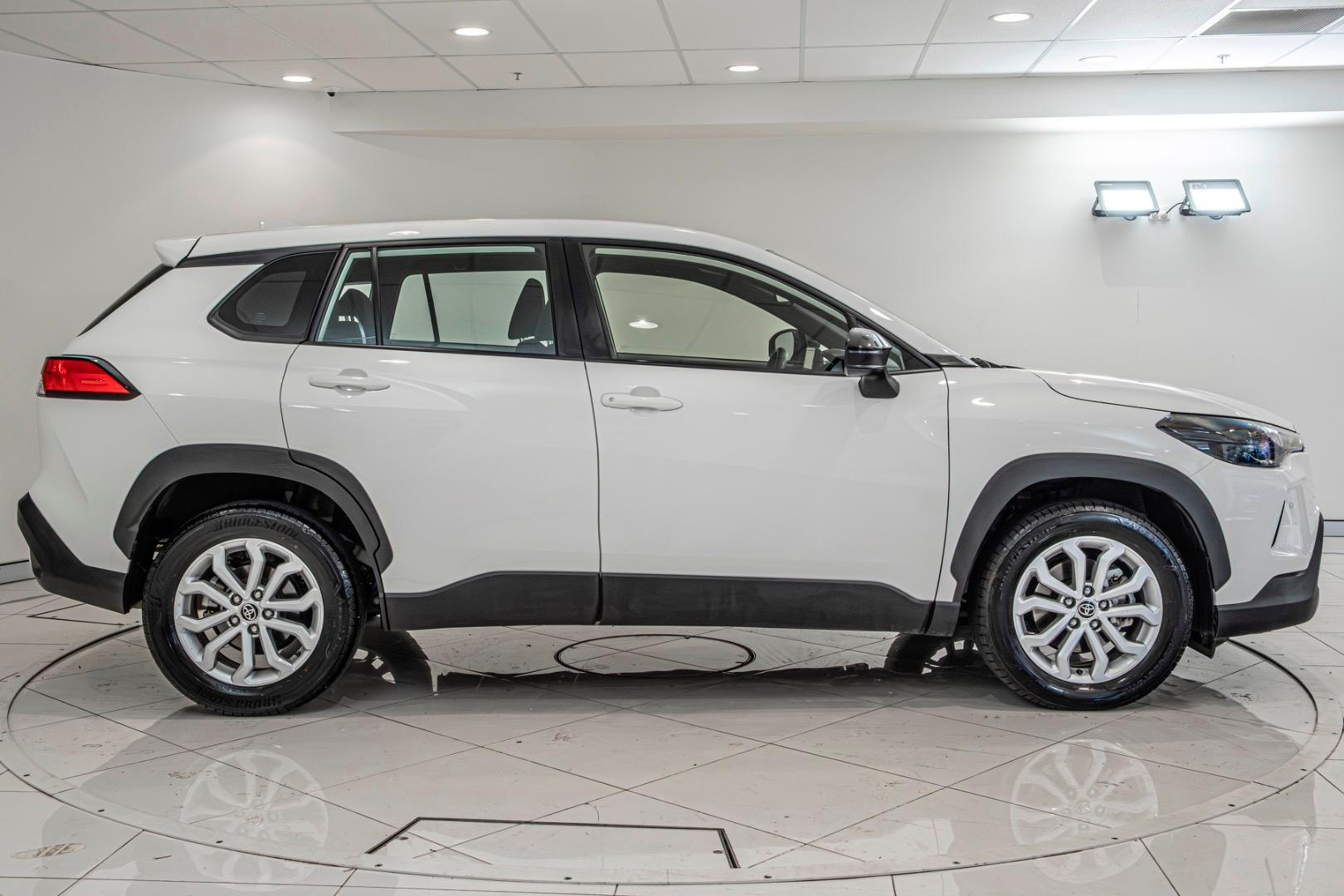 2025 Toyota Corolla Cross GX in White