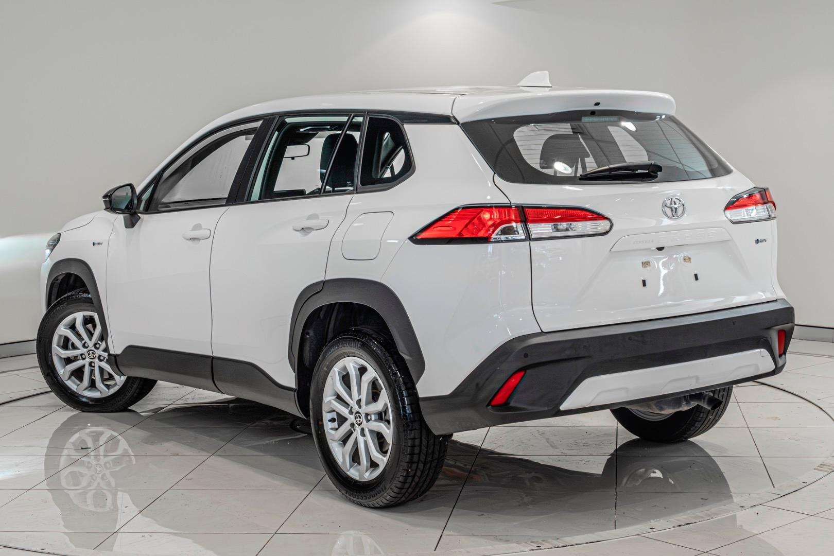 2025 Toyota Corolla Cross GX in White