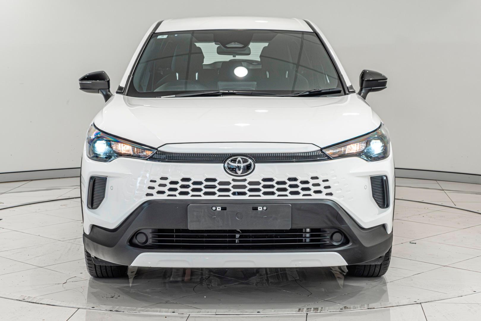 2025 Toyota Corolla Cross GX in White