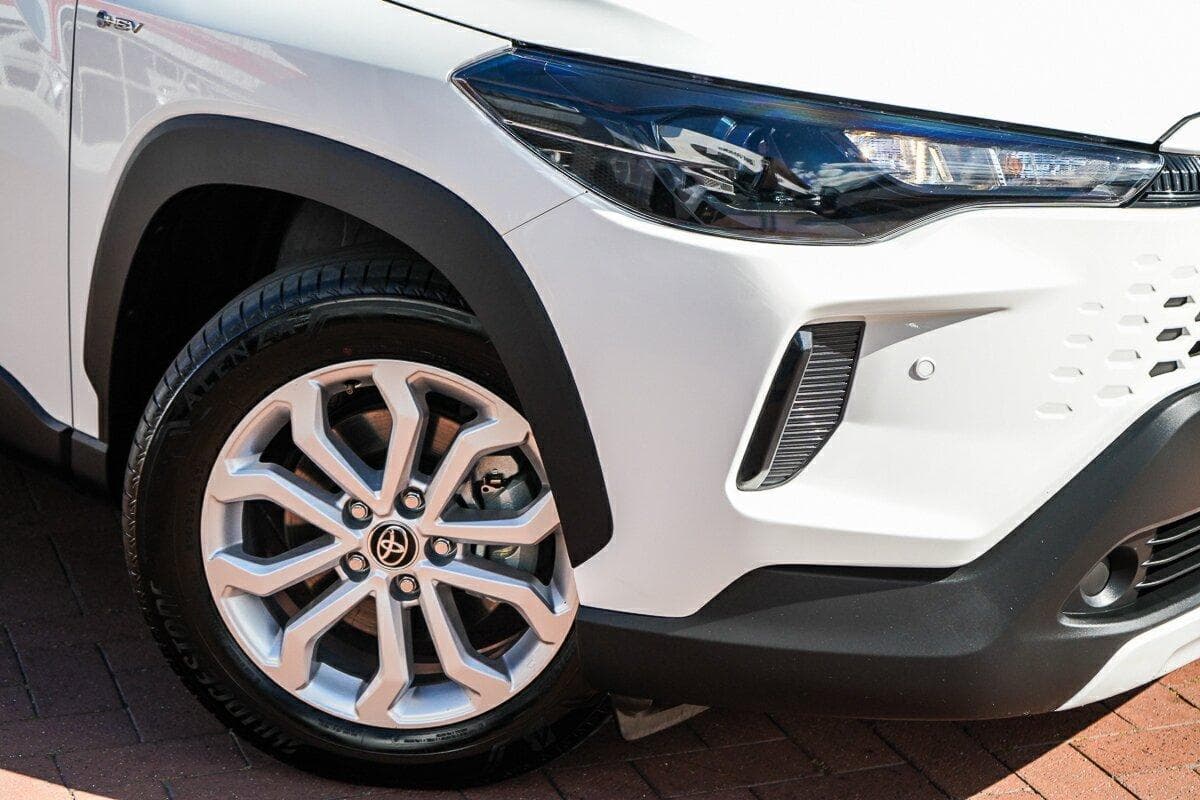 2025 Toyota Corolla Cross GX in White