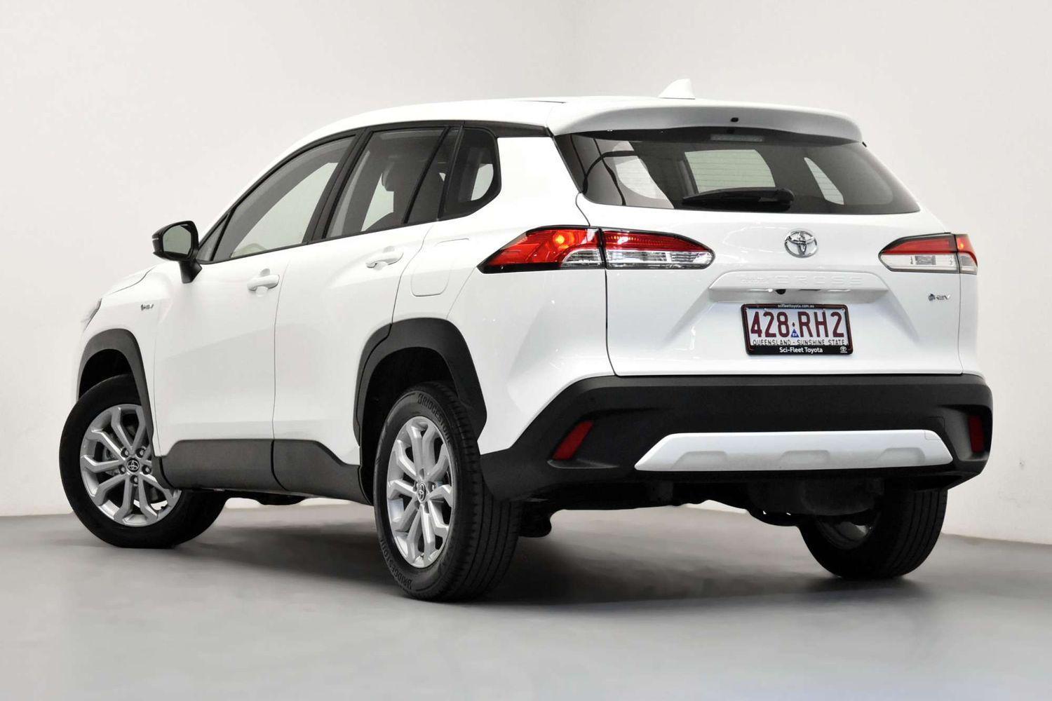 2025 Toyota Corolla Cross GX in White