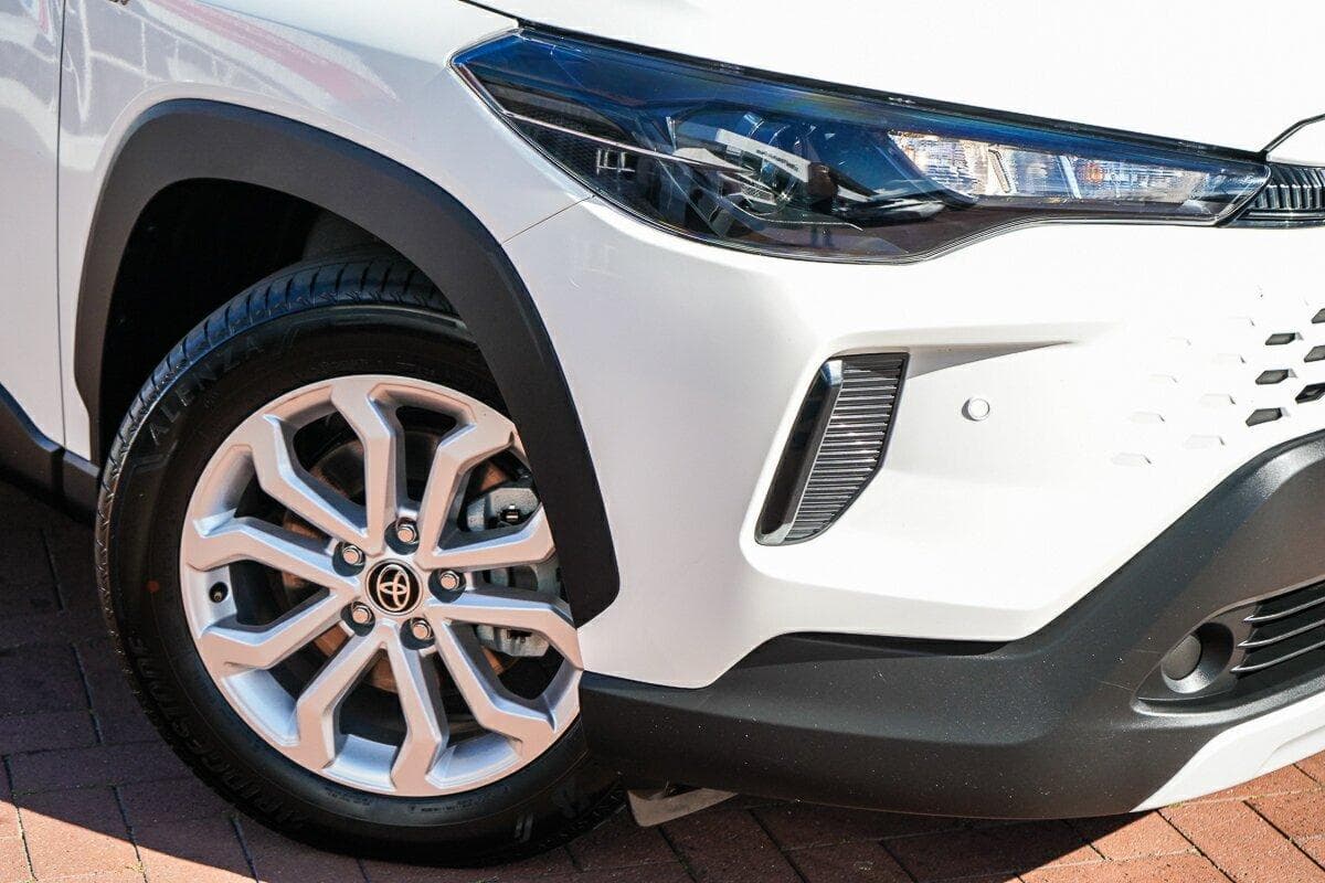 2025 Toyota Corolla Cross GX in White