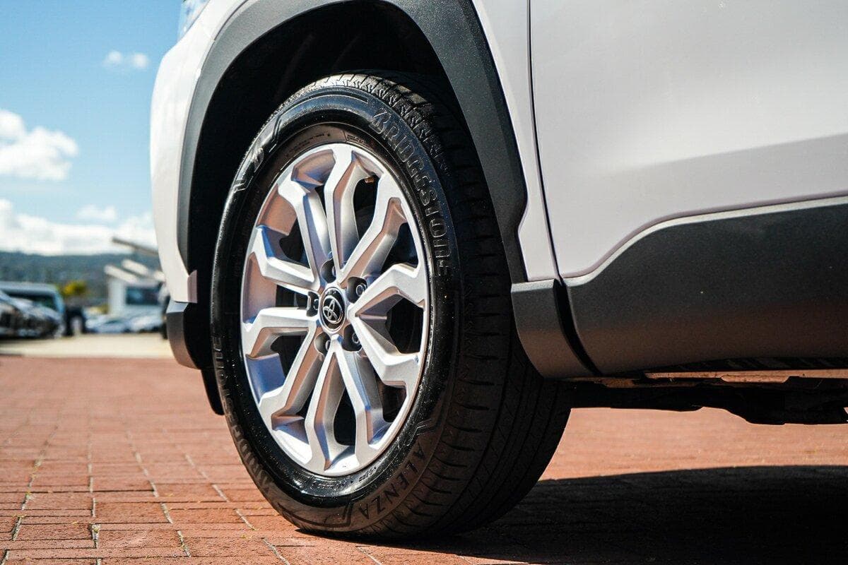 2025 Toyota Corolla Cross GX in White