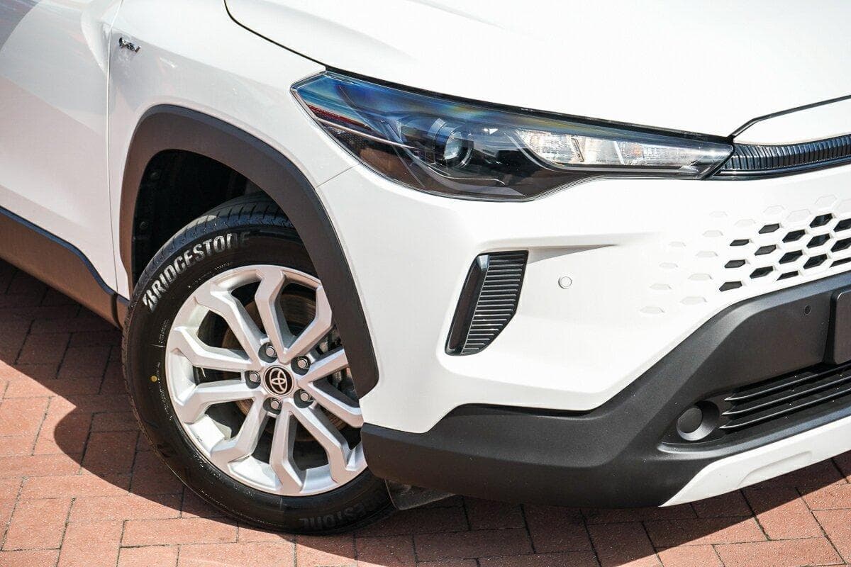 2025 Toyota Corolla Cross GX in White