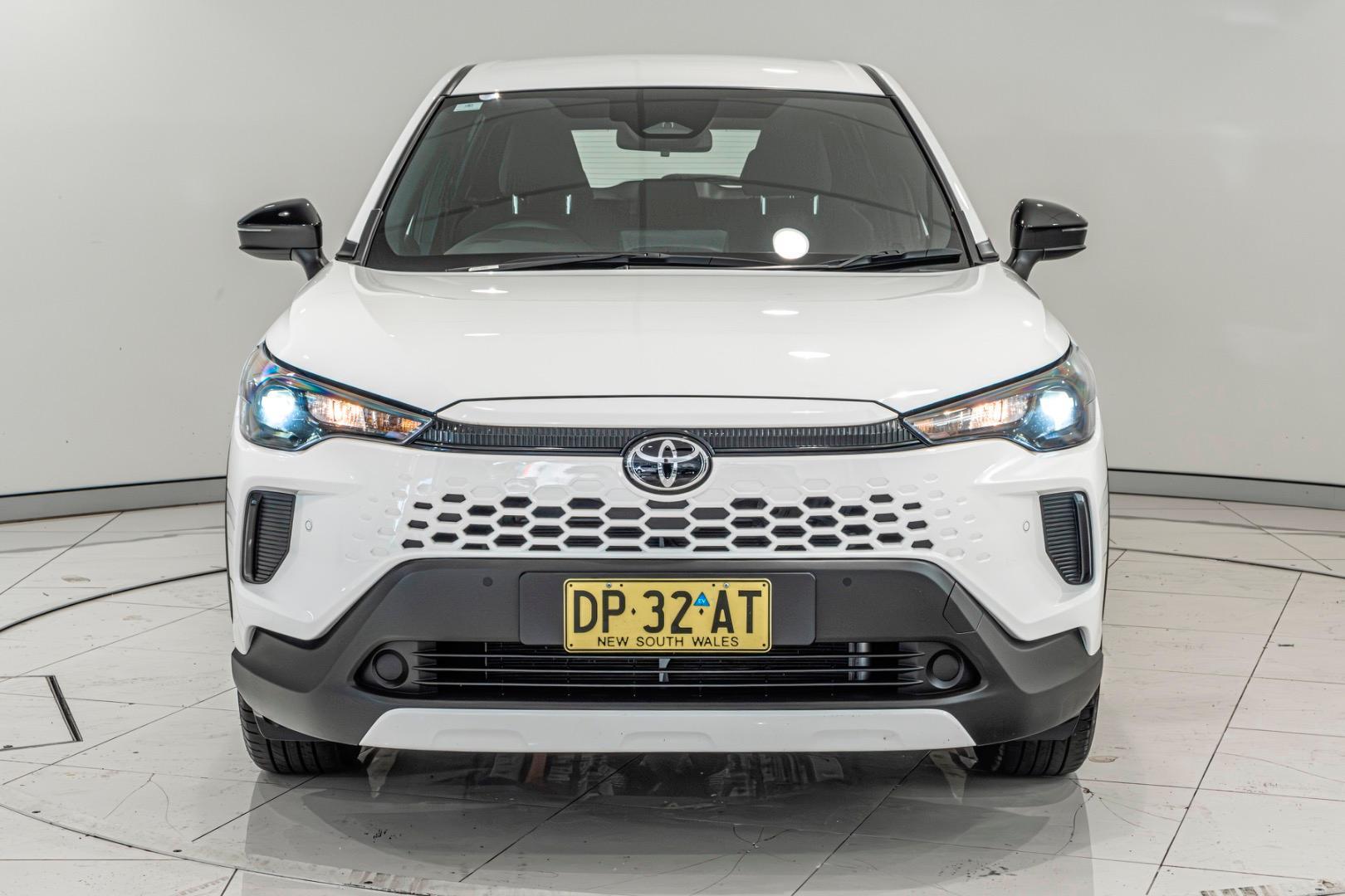 2025 Toyota Corolla Cross GX in White