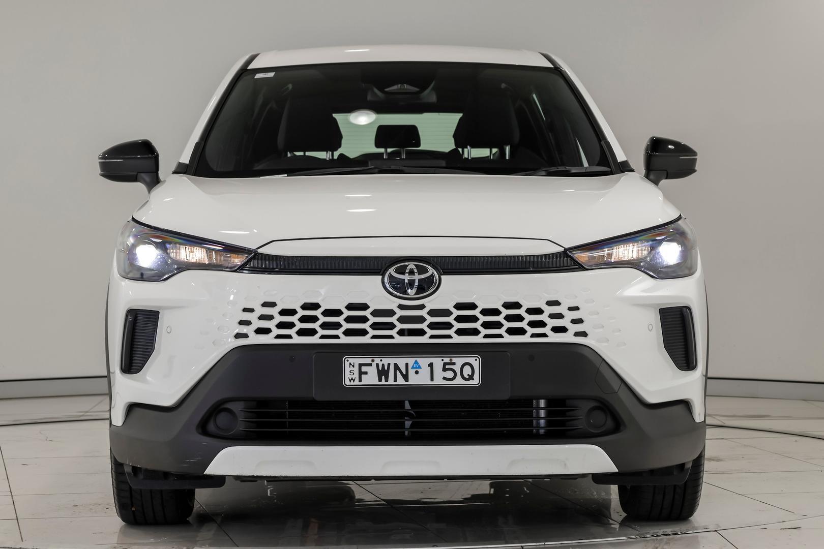 2025 Toyota Corolla Cross GX in White