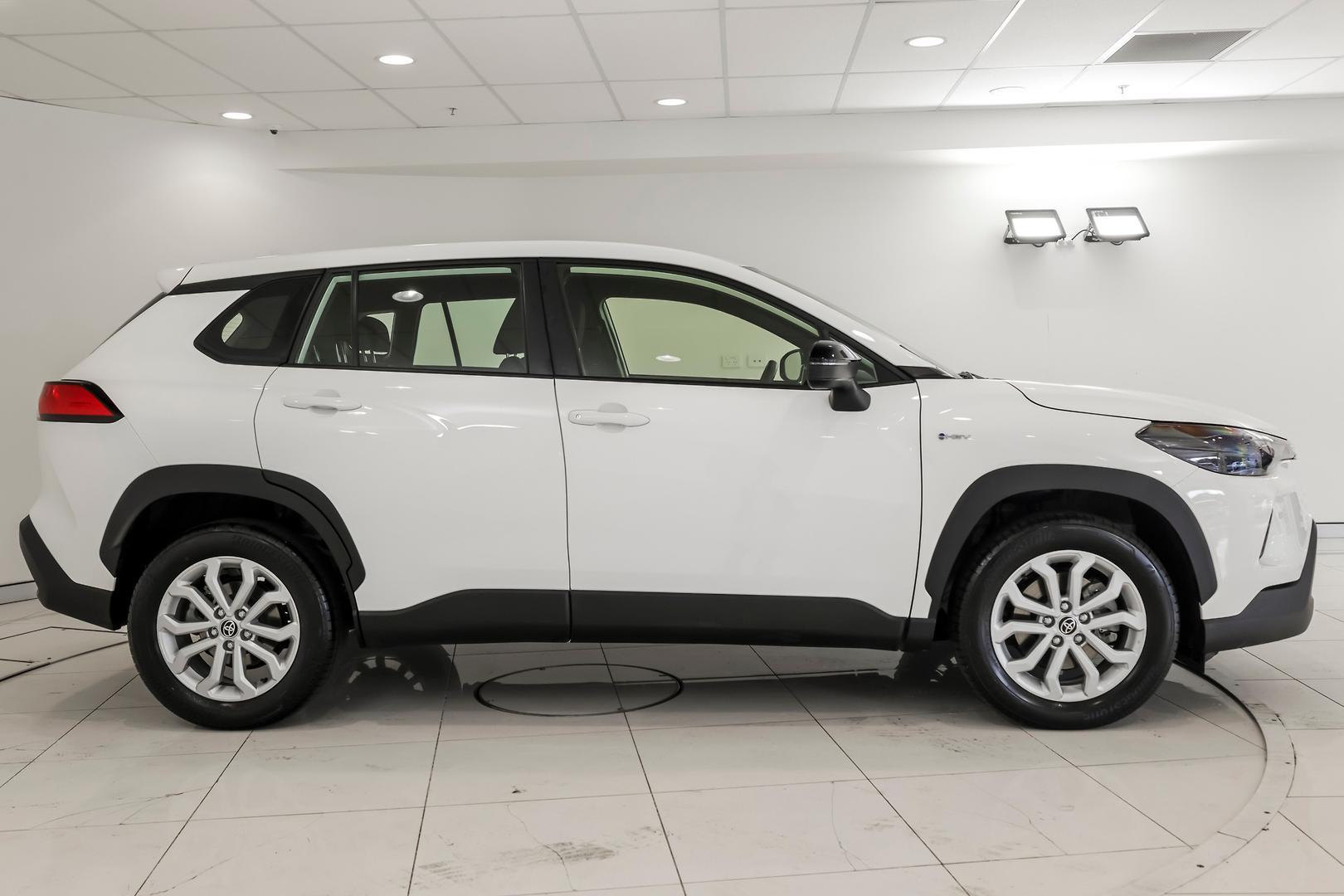 2025 Toyota Corolla Cross GX in White
