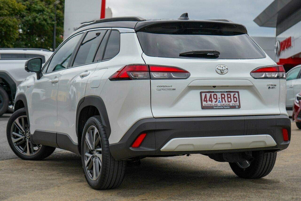 2024 Toyota Corolla Cross Atmos 2WD in Two Tone White